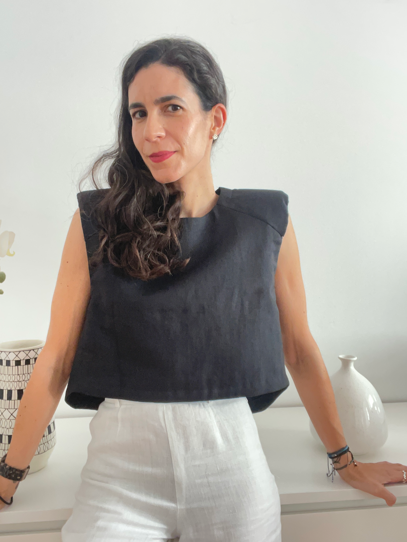 o Top Vienna em Linho Preto