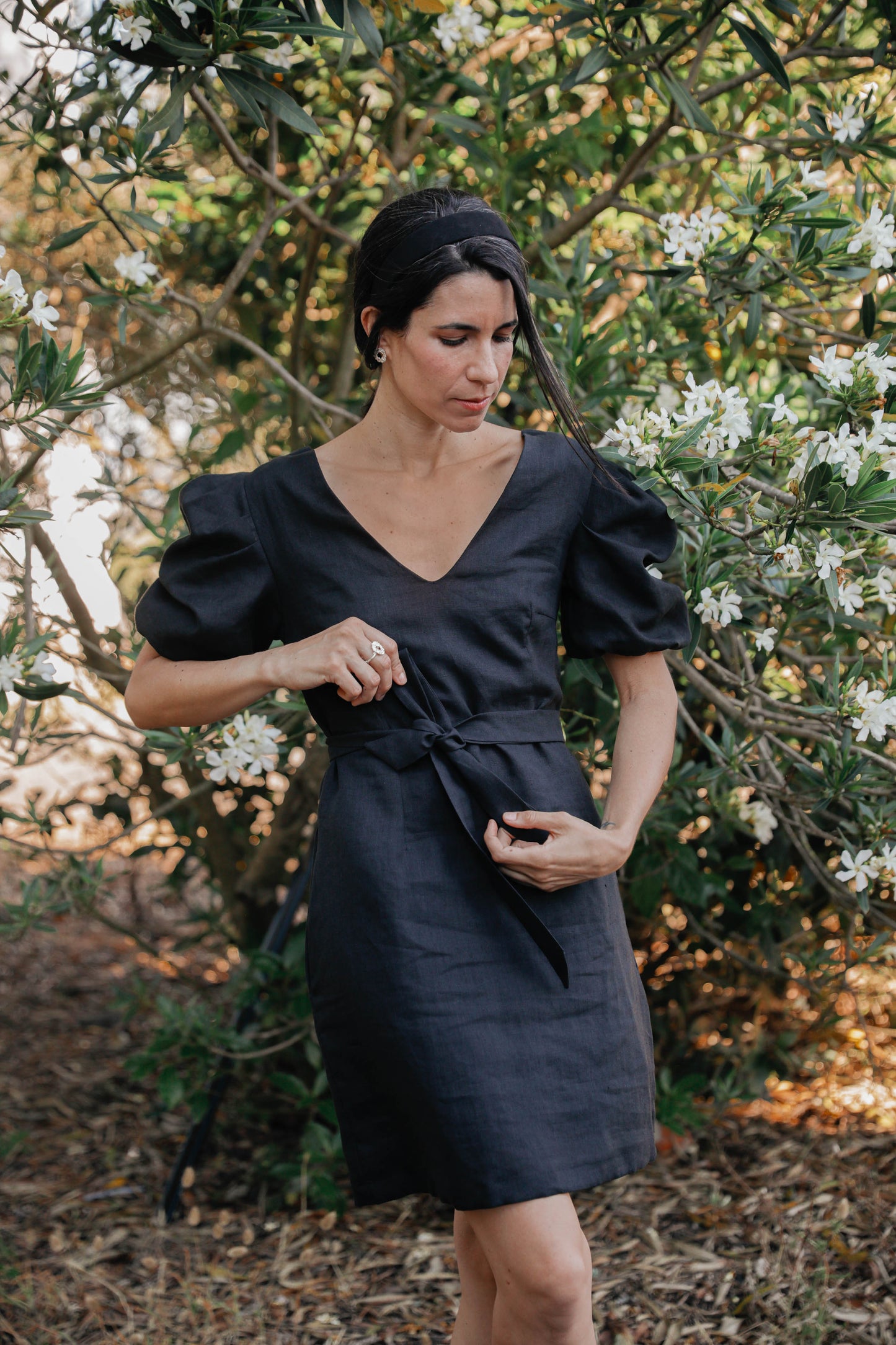 o vestido Midday em linho preto 
