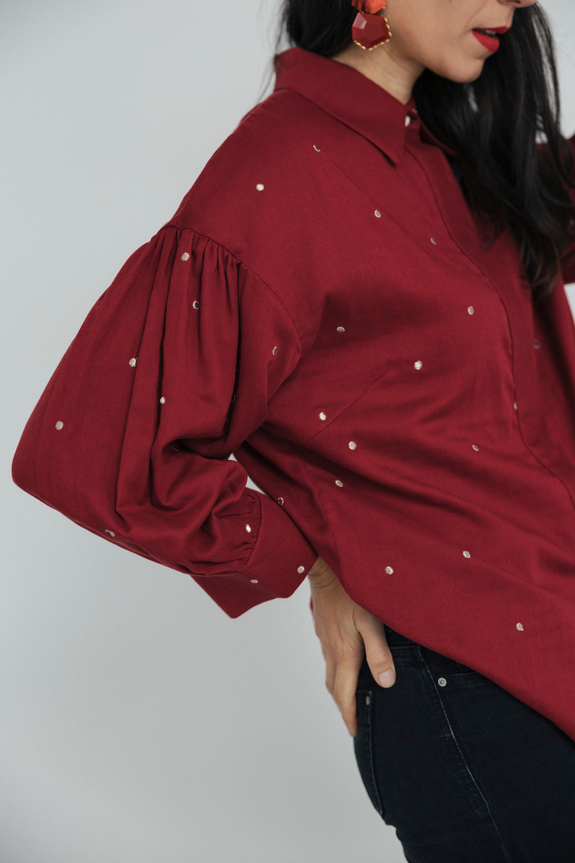 Puff sleeve woman shirt in deep red and embroidered dots – MARIA GOIS