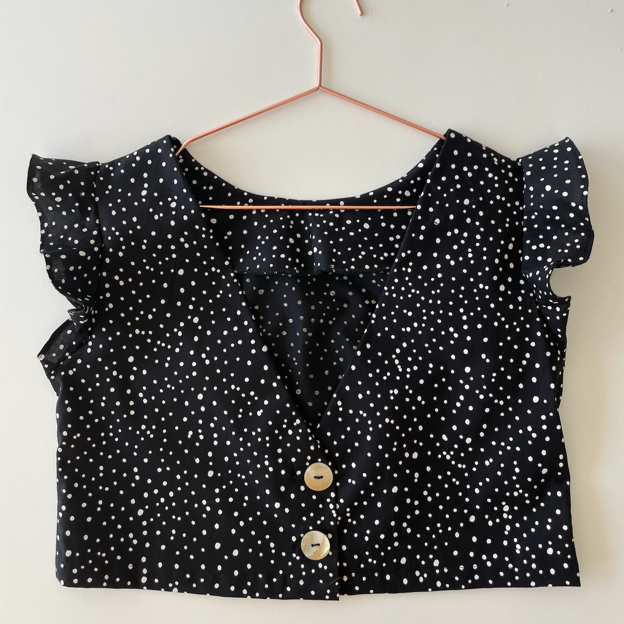 the Split crop top DOTS