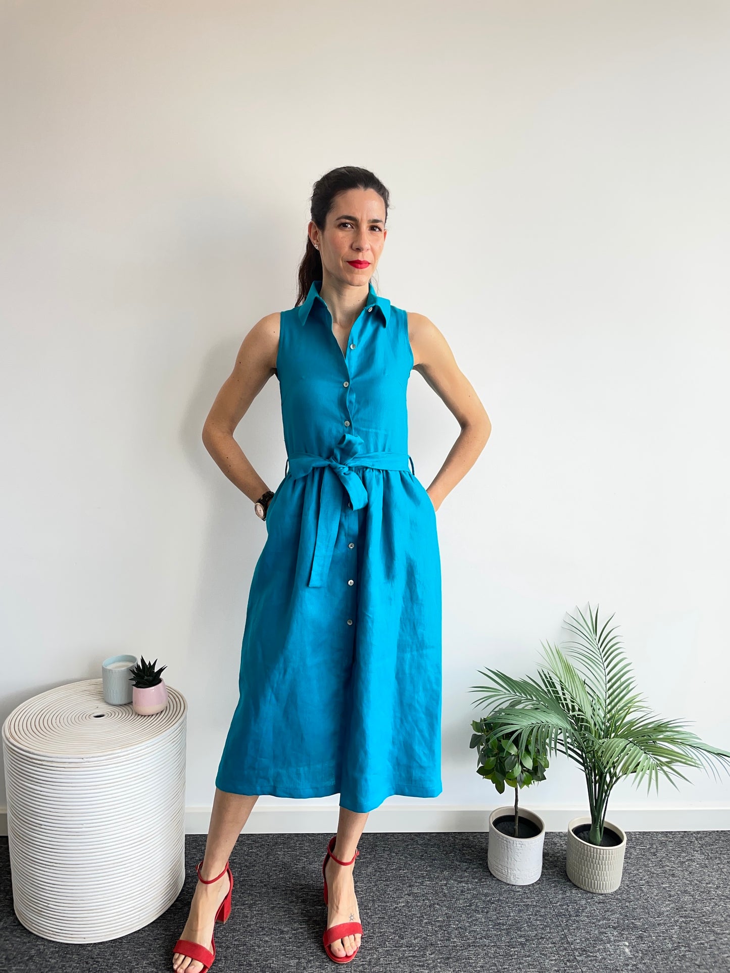 o vestido Hamptons em linho turquesa 
