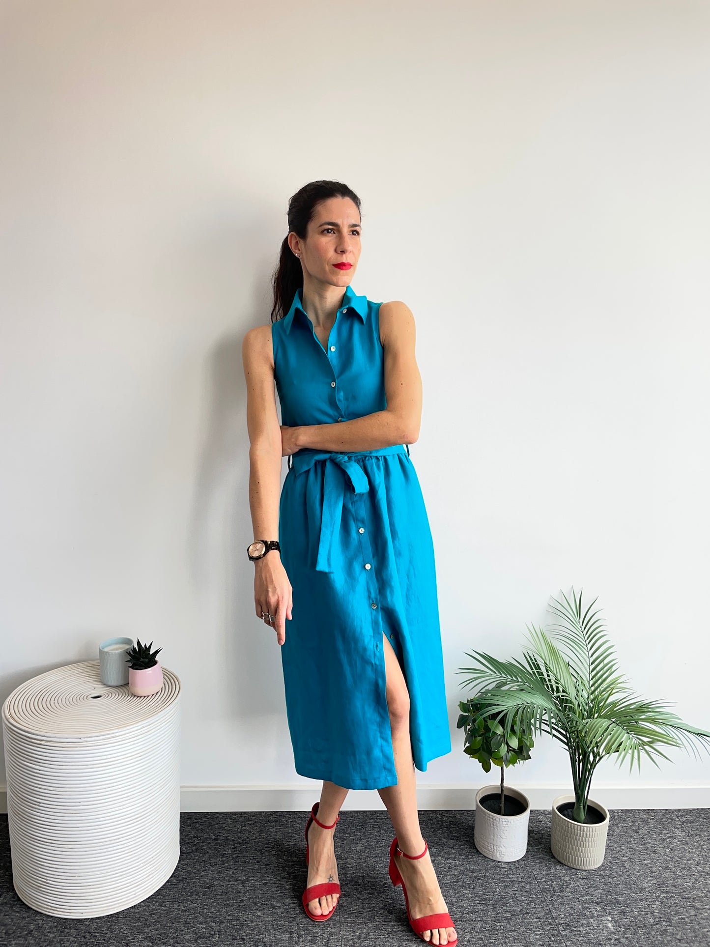 o vestido Hamptons em linho turquesa 